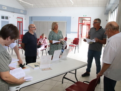  <a style='color: #fff;' href='/uploaded/photo/remise-de-livre-y-atton-64ea24ed693fa.jpg'>(Télécharger)</a>