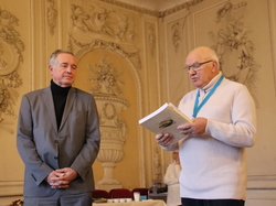  <a style='color: #fff;' href='/uploaded/photo/remise-de-livre-y-pont-y-mousson-656ecd6c91938.jpg'>(Télécharger)</a>