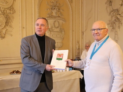  <a style='color: #fff;' href='/uploaded/photo/remise-de-livre-y-pont-y-mousson-656ecd6db5fa4.jpg'>(Télécharger)</a>