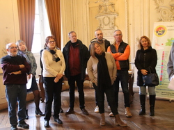  <a style='color: #fff;' href='/uploaded/photo/remise-de-livre-y-pont-y-mousson-656ecd6e54551.jpg'>(Télécharger)</a>