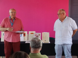  <a style='color: #fff;' href='/uploaded/photo/remise-de-livre-y-sainte-geneviy-ve-669b8bd3e3b86.jpg'>(Télécharger)</a>