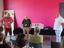  <a style='color: #fff;' href='/uploaded/photo/remise-de-livre-y-sainte-geneviy-ve-669b8bd485024.jpg'>(Télécharger)</a>